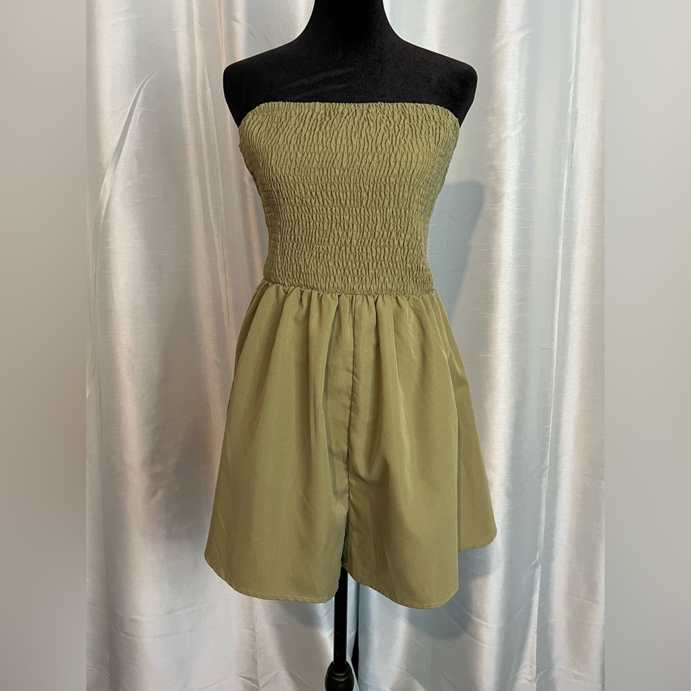 **Never worn*** green romper